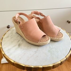 Toms size 7 Salmon Wedge Sandal